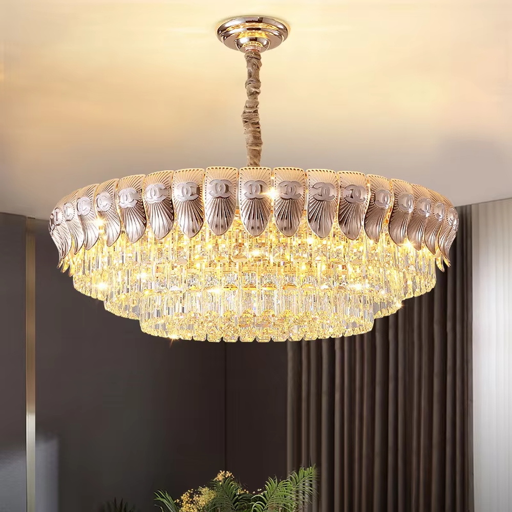 Light luxury rose gold decorative crystal chandelier, woven chain hanging + fan-shaped texture decorative frame + crystal pendants, brilliant and gorgeous lighting, creating a high-end light luxury atmosphere.
