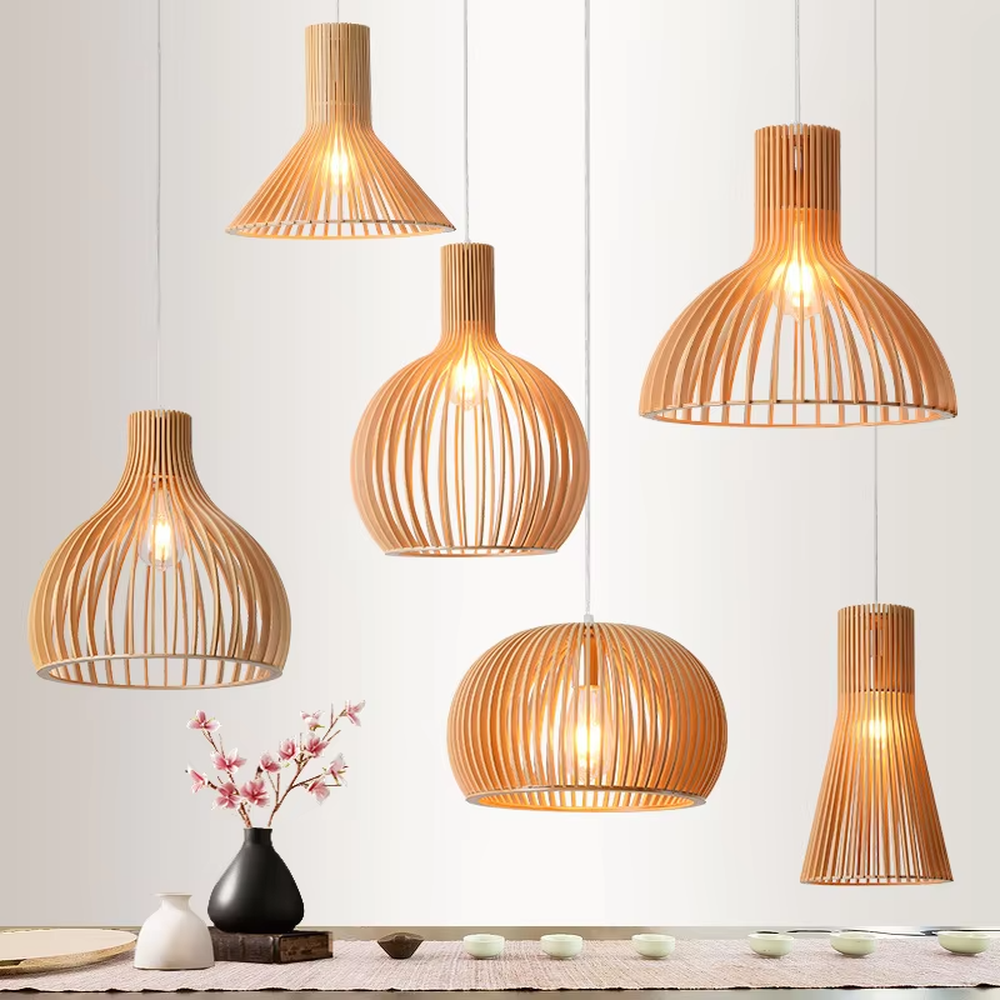Natural-style multi-size striped wood (wood-like) spherical lampshade multi-head pendant light, warm light effect, creating a fresh and comfortable space atmosphere.