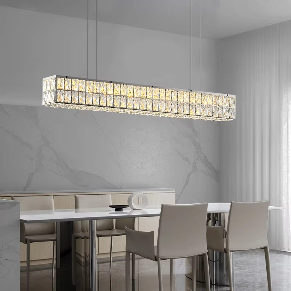 Modern light luxury silver frame long strip full-cut crystal chandelier, warm light effect, creating an exquisite luxurious dining atmosphere.