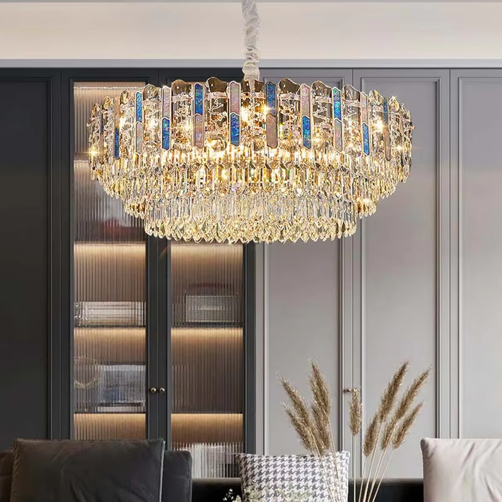 Light luxury circular golden crystal chandelier, dotted with blue decorative blocks, brilliant and gorgeous lighting, creating a high-end light luxury atmosphere.
