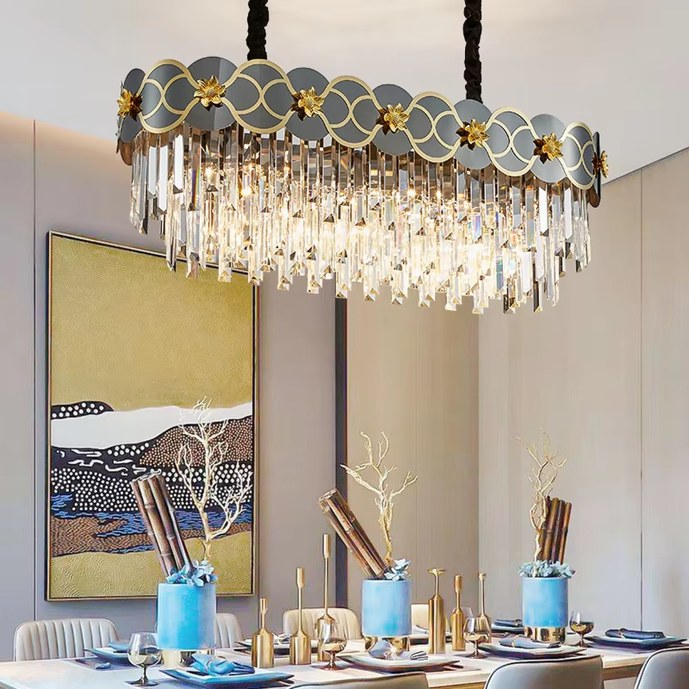 This light luxury black-gold fan-shaped crystal chandelier features a rectangular shape made of a metal frame and crystal tassels, with black-gold contrasting fan-shaped decorations adorned with golden patterns on the top. Light refracts a brilliant halo through the crystals, serving both lighting and decorative purposes, suitable for modern light luxury spaces such as dining rooms and living rooms.