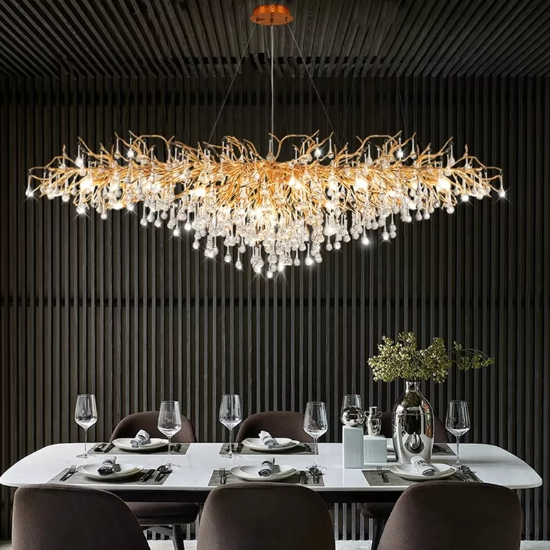Modern light luxury branch-shaped crystal drop chandelier, with a gold bionic branch metal frame paired with cascading crystal drop pendants, emitting brilliant and luxurious light, combining artistic decorativeness and lighting function, suitable for core lighting and atmosphere creation in spaces such as living rooms, dining rooms, and villas.