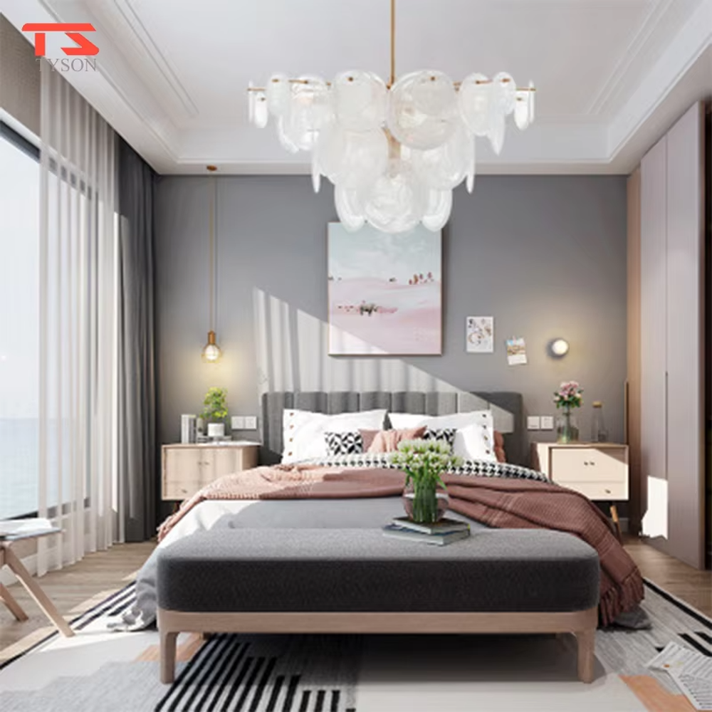 Modern light luxury gradient glass sheet chandelier, with a golden metal frame paired with transparent and gradient gray round glass sheets, stacked into a transparent and gorgeous bubble shape, combining decorative and lighting functions, suitable for dining rooms, living rooms, high-end clubs and other light luxury style spaces.