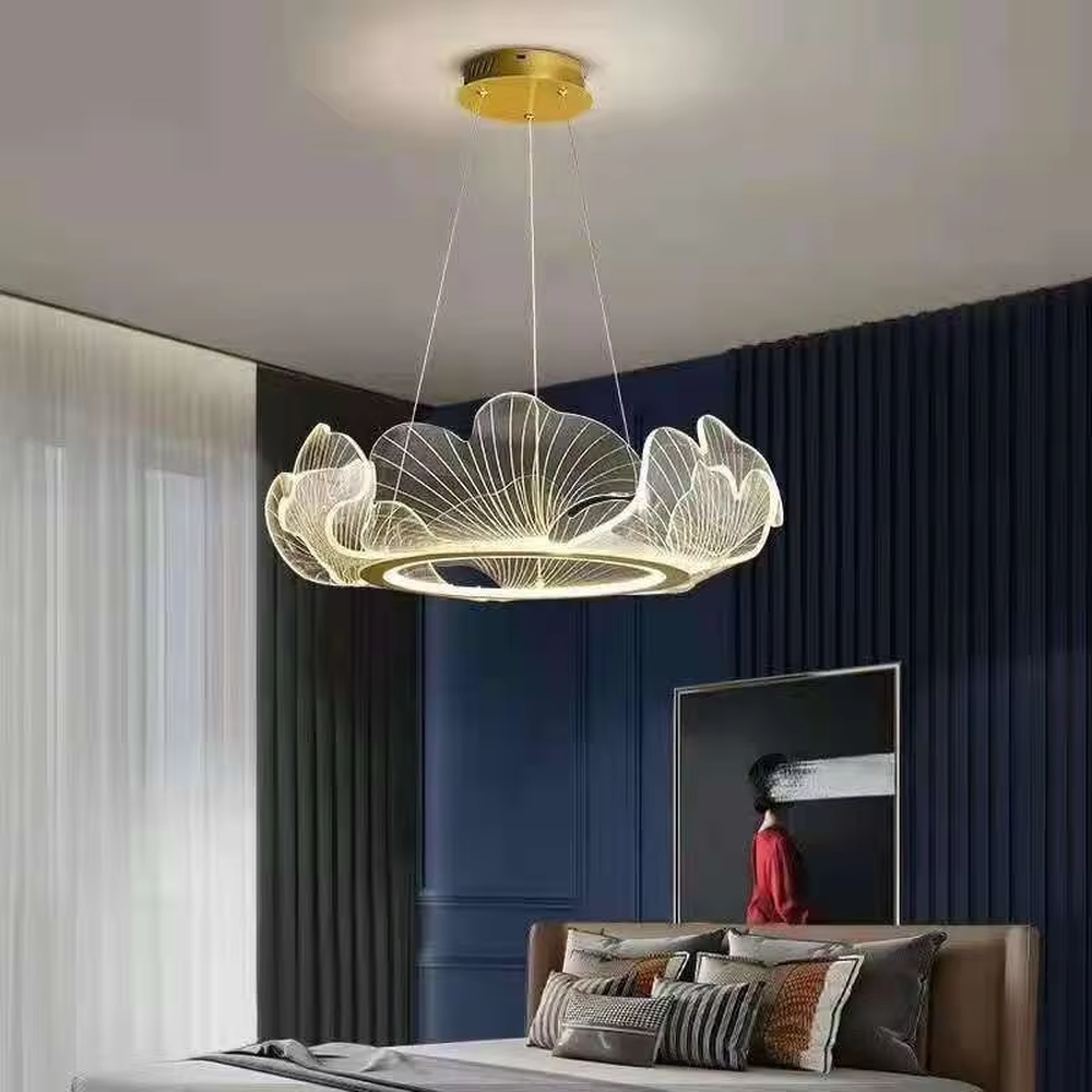 A new Chinese light luxury style ring chandelier, inspired by ginkgo leaves, crafted with a gold metal frame and translucent ginkgo leaf-shaped panels. It emits a soft and warm glow when lit, combining artistic decoration with lighting functionality, ideal for creating an elegant and poetic space atmosphere.
