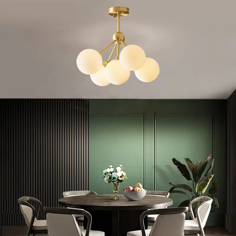 Modern minimalist molecular structure chandelier, with a golden metal frame and amber glass bubble lampshades, featuring a light and flexible appearance, combining decorative and lighting functions, suitable for living rooms, dining rooms, bedrooms and other modern minimalist style spaces.