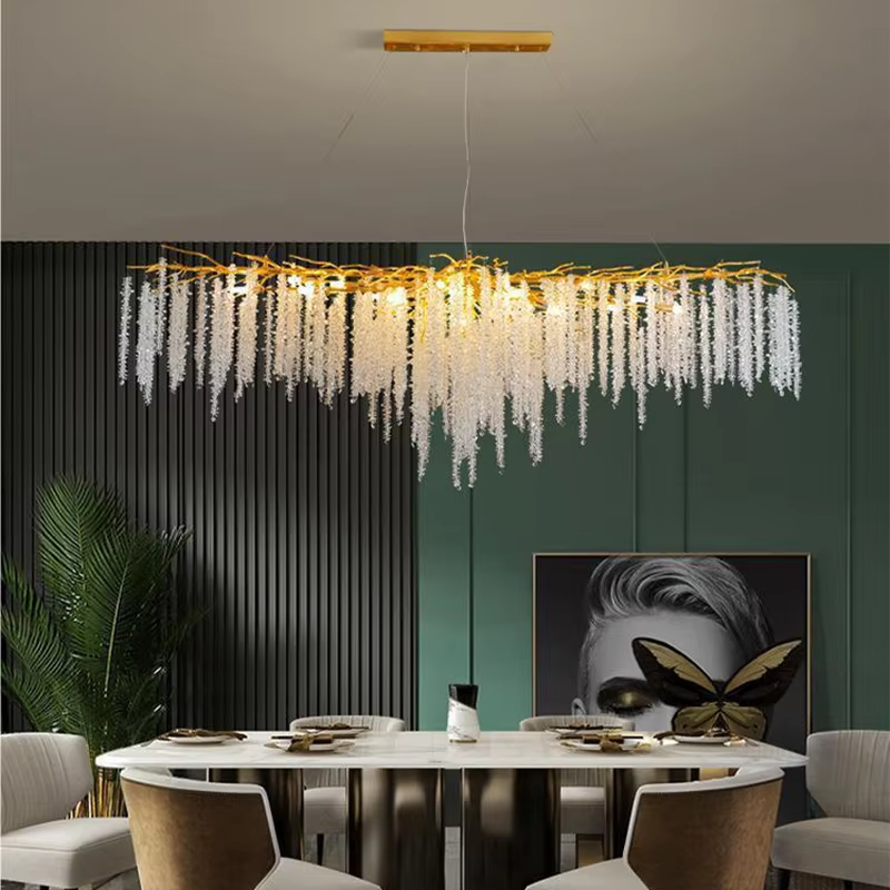 Modern light luxury long-strip vine-tassel crystal chandelier, with a gold branch-shaped metal frame paired with cascading crystal particles, emitting brilliant and soft light, combining artistic decorativeness and lighting function, suitable for core lighting and atmosphere creation in spaces such as dining rooms, bars, and light luxury living rooms.