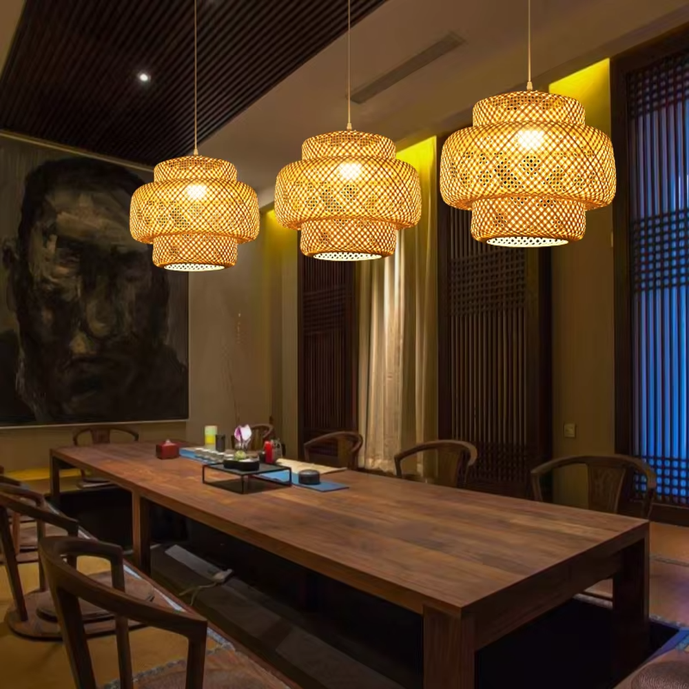 This new Chinese-style bamboo woven hemisphere chandelier is made of natural bamboo strips woven into a hollow hemisphere shape. Warm light refracts through the bamboo texture to emit a soft halo, serving both lighting and decorative purposes, suitable for natural-style spaces such as restaurants, homestays, and cafes.