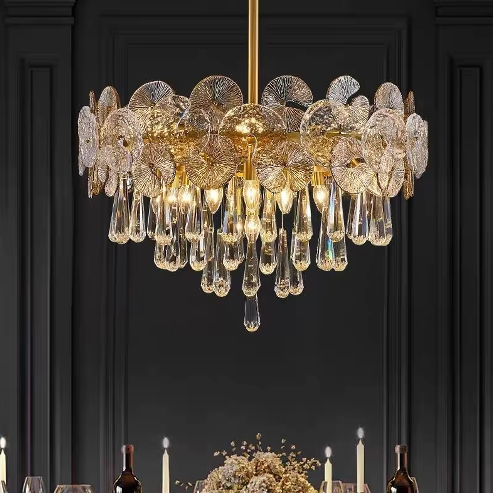 Modern light luxury double-layer crystal chandelier, with a gold metal frame paired with fan-shaped textured crystal slices and cascading crystal columns, emitting brilliant and luxurious light, combining artistic decorativeness and lighting function, suitable for core lighting and atmosphere creation in spaces such as dining rooms, living rooms, and villas.