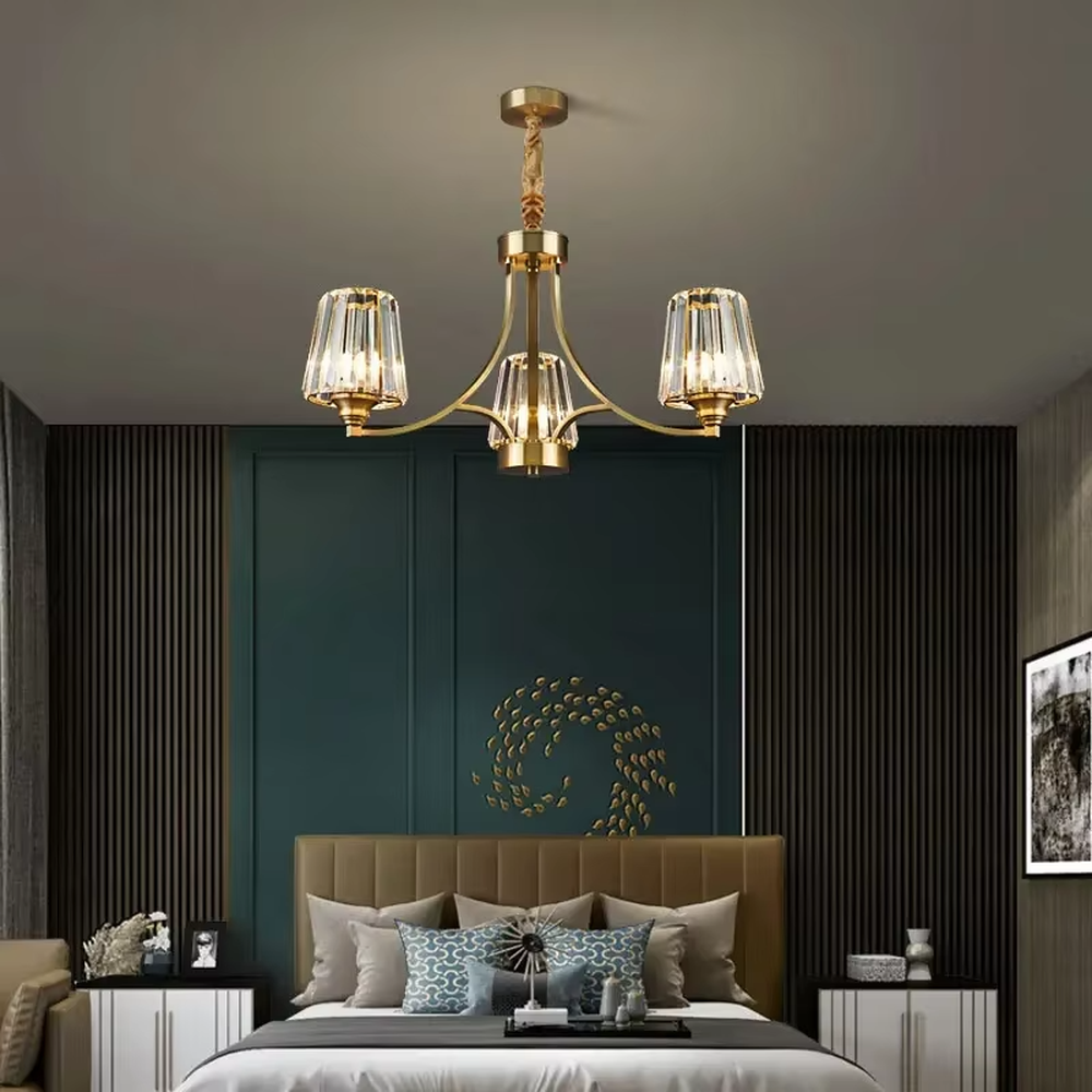 Modern Light Luxury Branch Crystal Chandelier, Gold Metal Frame with Transparent Ribbed Crystal Shades, Serves Both Lighting and Decorative Purposes, Ideal for Living Rooms, Dining Rooms, Villas and Other Light Luxury Spaces.