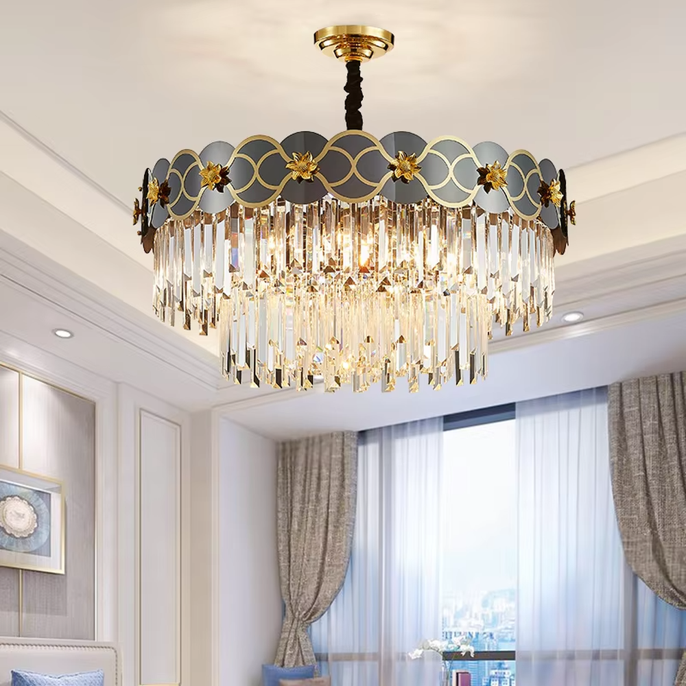 This light luxury black-gold fan-shaped crystal chandelier features a rectangular shape made of a metal frame and crystal tassels, with black-gold contrasting fan-shaped decorations adorned with golden patterns on the top. Light refracts a brilliant halo through the crystals, serving both lighting and decorative purposes, suitable for modern light luxury spaces such as dining rooms and living rooms.
