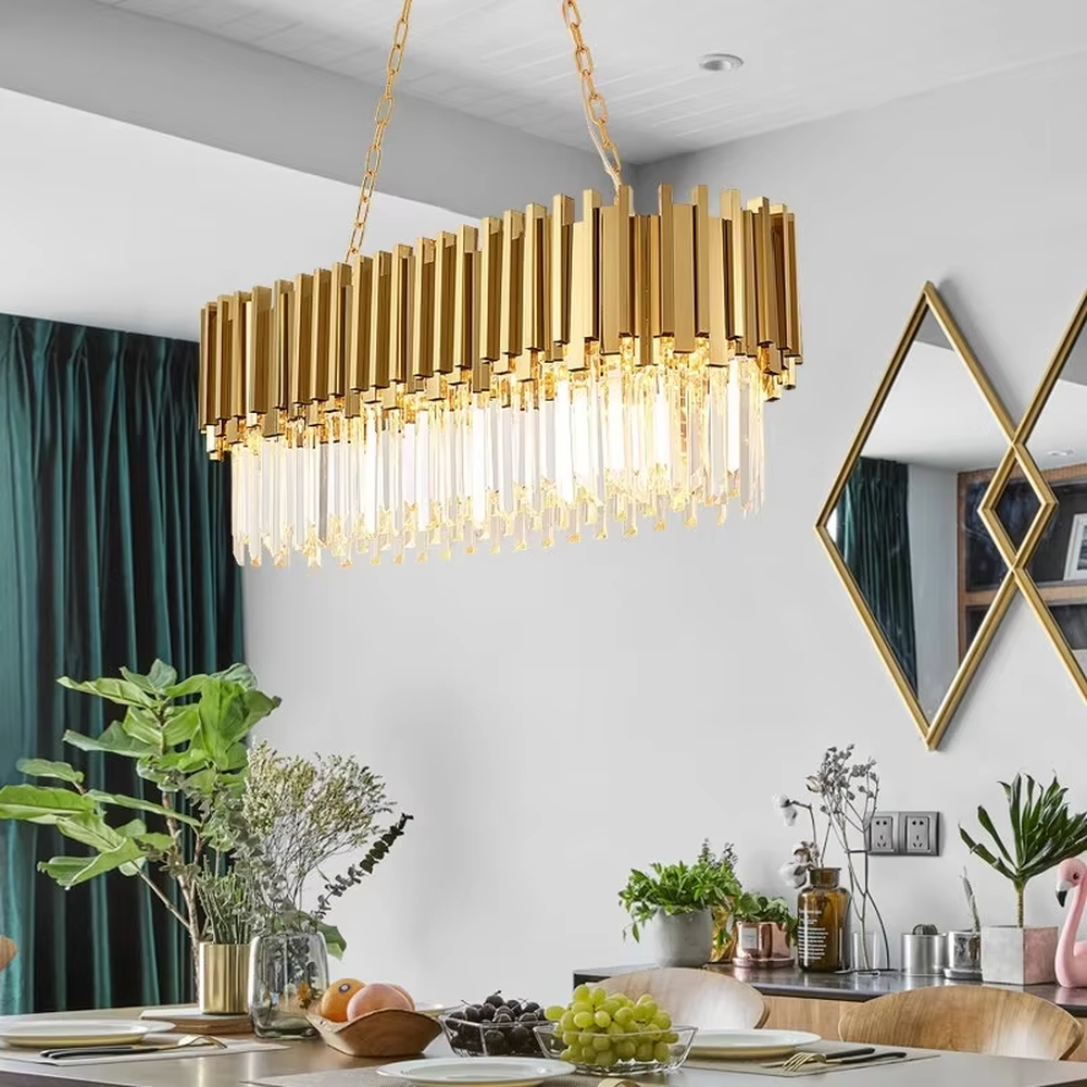 This modern light luxury two-layer linear chandelier features a gold metal strip frame on the upper layer and dense transparent long crystals hanging below, suspended by gold chains. When lit, light refracts through the crystals to emit a brilliant and soft glow, combining a luxurious texture with an ambient atmosphere. Ideal for dining rooms, bars, light luxury apartments, and other spaces, it adds an exquisite and sophisticated touch to modern minimalist or light luxury home environments.