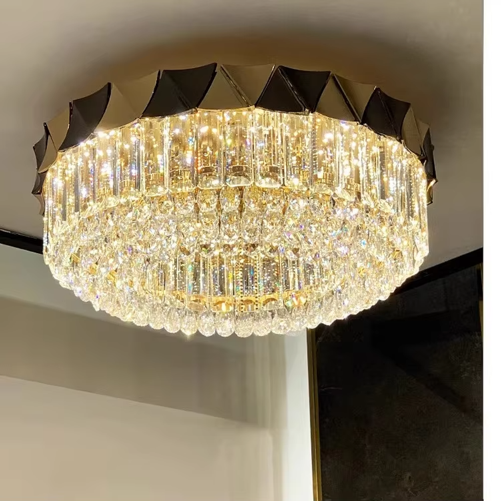 This modern light luxury two-layer circular crystal chandelier features a black-and-gold metal frame, inlaid with transparent long crystals to form a double-layered dome shape. The geometric black-and-gold metal contrasts brilliantly with the shimmering crystal, and when lit, light refracts through the crystal to emit a luxurious and soft glow, combining a sophisticated texture with an ambient atmosphere. Ideal for living rooms, dining rooms, light luxury apartments, and other spaces, it adds an exquisite and luxurious touch to modern minimalist or light luxury home environments.