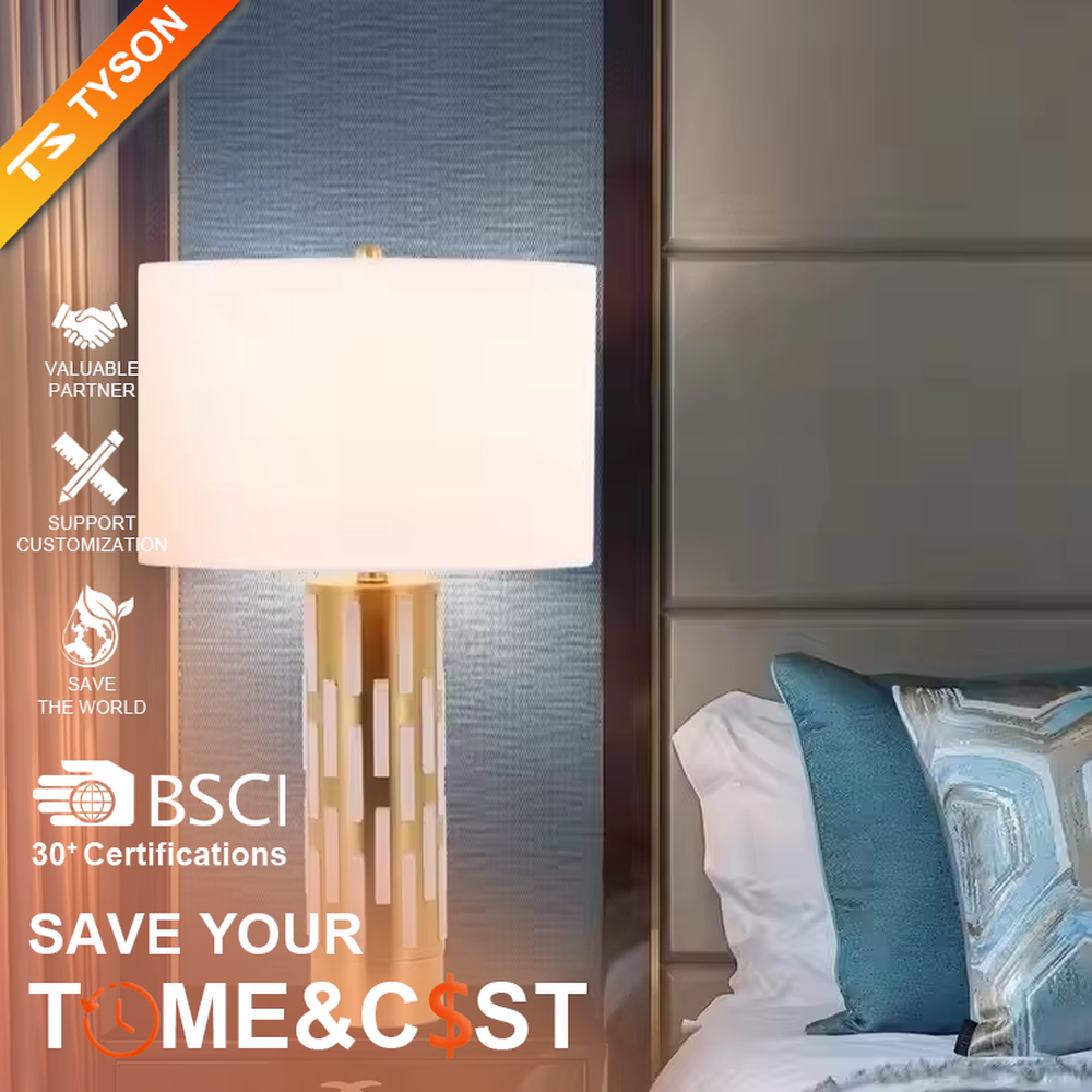 This is a modern minimalist table lamp with a golden base decorated with white vertical strips and a white fabric lampshade, featuring a simple and elegant design. It is used for local desktop lighting and decoration, combining practicality and aesthetics. It is suitable for modern home bedroom bedside tables, living room side tables, high-end hotel guest rooms, luxury apartment living spaces and other places.