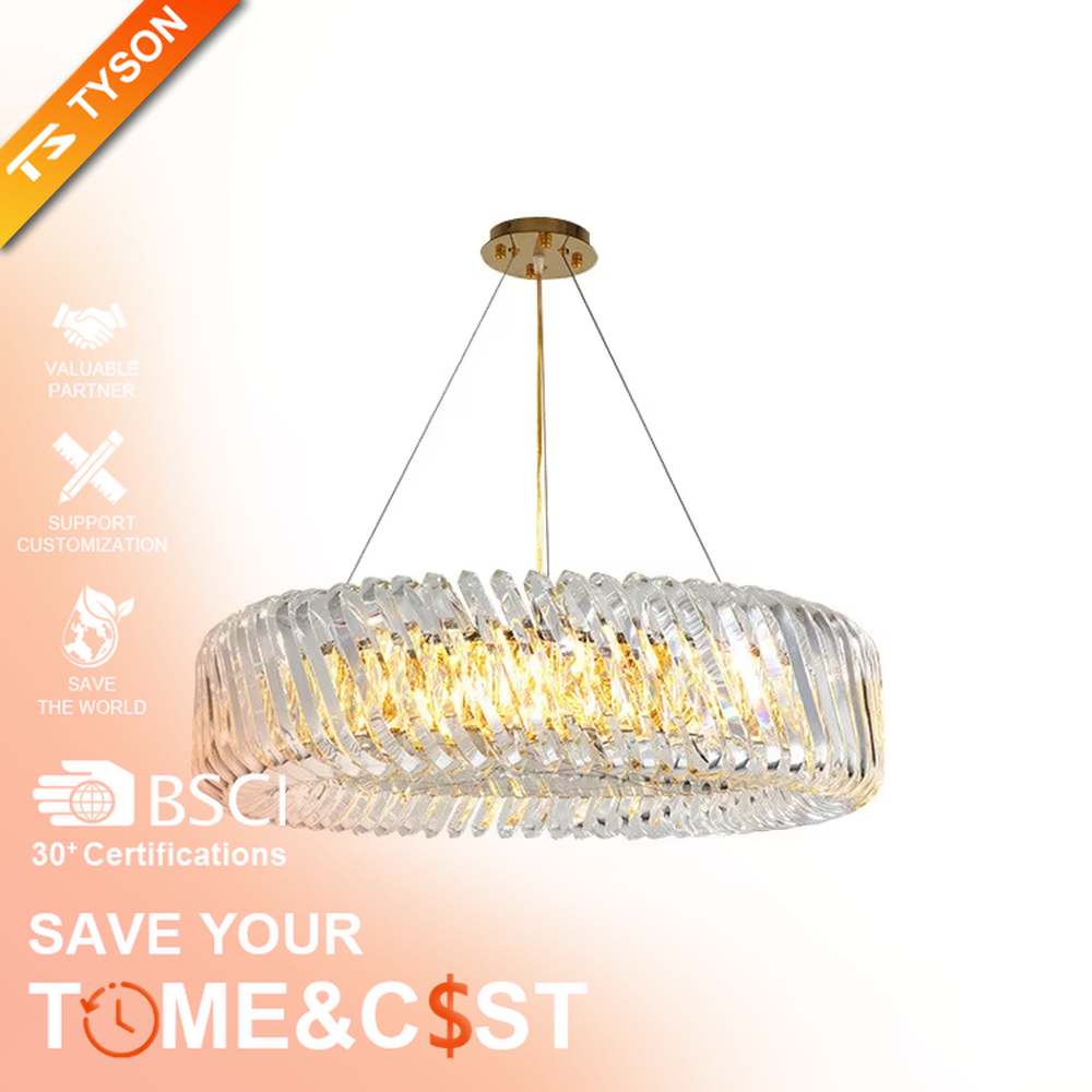 This modern light luxury linear crystal chandelier features a gold metal ceiling base, enclosed by wavy transparent crystal strips to form a full linear shape. When lit, light refracts through the crystal to emit a brilliant and soft glow, combining a transparent texture with an ambient atmosphere. Ideal for dining rooms, bars, light luxury apartments, and other spaces, it adds an exquisite and sophisticated touch to modern minimalist or light luxury home environments.