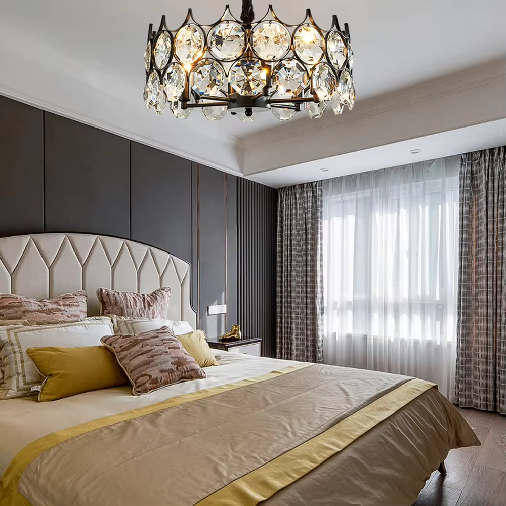 This modern light luxury linear crystal chandelier features a gold metal frame, inlaid with two layers of round-cut crystal slices, suspended by a braided cord. When lit, light refracts through the crystal to emit a brilliant and soft glow, combining a retro-exquisite texture with an ambient atmosphere. Ideal for dining rooms, bars, light luxury apartments, and other spaces, it adds an exquisite and sophisticated touch to modern minimalist or French light luxury home environments.