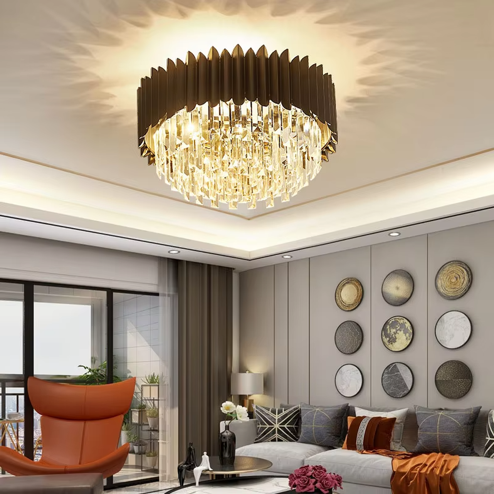 This modern light luxury two-layer chandelier features a dome shape enclosed by matte black vertical-textured metal on the upper layer, paired with transparent crystal tassel pendants on the lower layer, suspended by a black braided cord. When lit, light refracts through the crystal to emit a brilliant and soft glow, combining a sleek, bold texture with an elegant ambiance. Ideal for dining rooms, bedrooms, light luxury living rooms, and other spaces, it adds an exquisite and sophisticated touch to modern minimalist or industrial-style home environments.