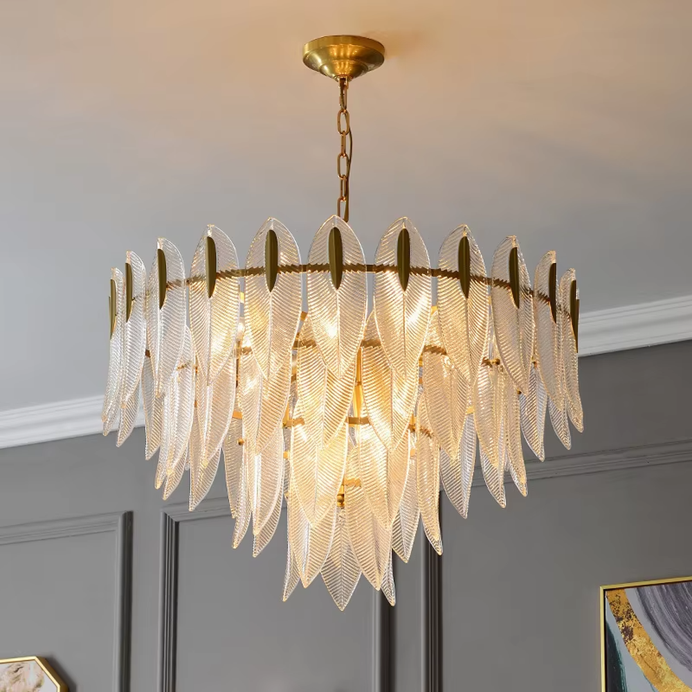 This modern light luxury feather glass chandelier features a gold metal frame, with layered textured feather-shaped glass slices forming a fan shape. When lit, light refracts through the glass to emit a soft and brilliant glow, combining an ethereal texture with an ambient atmosphere. Ideal for living rooms, dining rooms, light luxury apartments, and other spaces, it adds a dreamy and exquisite touch to modern minimalist or French light luxury home environments.