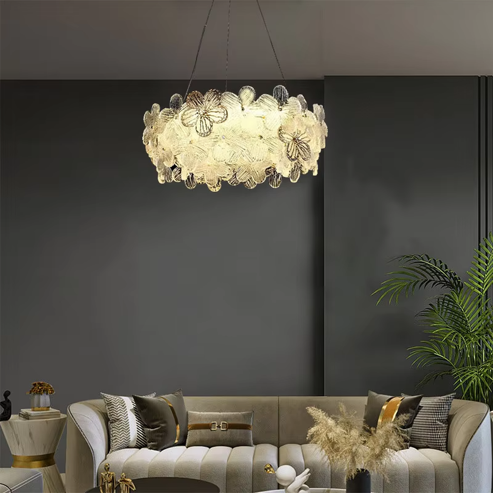 This modern light luxury linear petal chandelier features a full linear shape made of transparent petal-shaped glass slices. When lit, light refracts through the glass to emit a soft and brilliant glow, combining an ethereal texture with an ambient atmosphere. Ideal for dining rooms, bars, light luxury apartments, and other spaces, it adds a dreamy and exquisite touch to modern minimalist or French light luxury home environments.