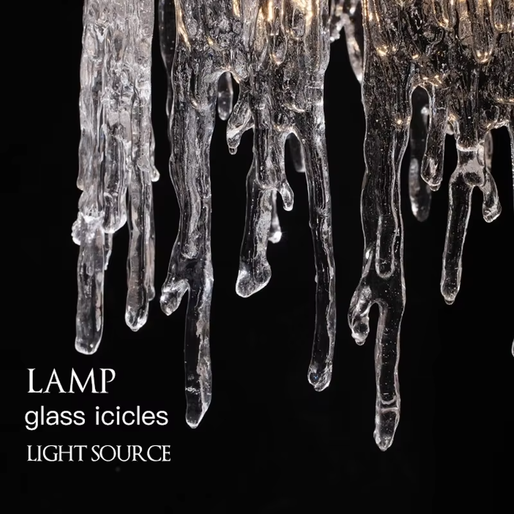 This modern light luxury linear icicle chandelier features a gold metal frame, with icicle-shaped transparent glass strips hanging down to form a layered shape. When lit, light refracts through the glass to emit a brilliant and soft glow, combining a dynamic texture with an ambient atmosphere. Ideal for dining rooms, bars, light luxury apartments, and other spaces, it adds an exquisite and sophisticated touch to modern minimalist or light luxury home environments.