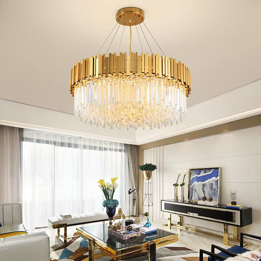 This modern light luxury two-layer square chandelier features a gold metal strip frame on the upper layer and dense, transparent long crystals hanging below. When lit, light refracts through the crystals to emit a brilliant and soft glow, combining a luxurious texture with an ambient atmosphere. Ideal for living rooms, dining rooms, light luxury apartments, and other spaces, it adds an exquisite and sophisticated touch to modern minimalist or light luxury home environments.