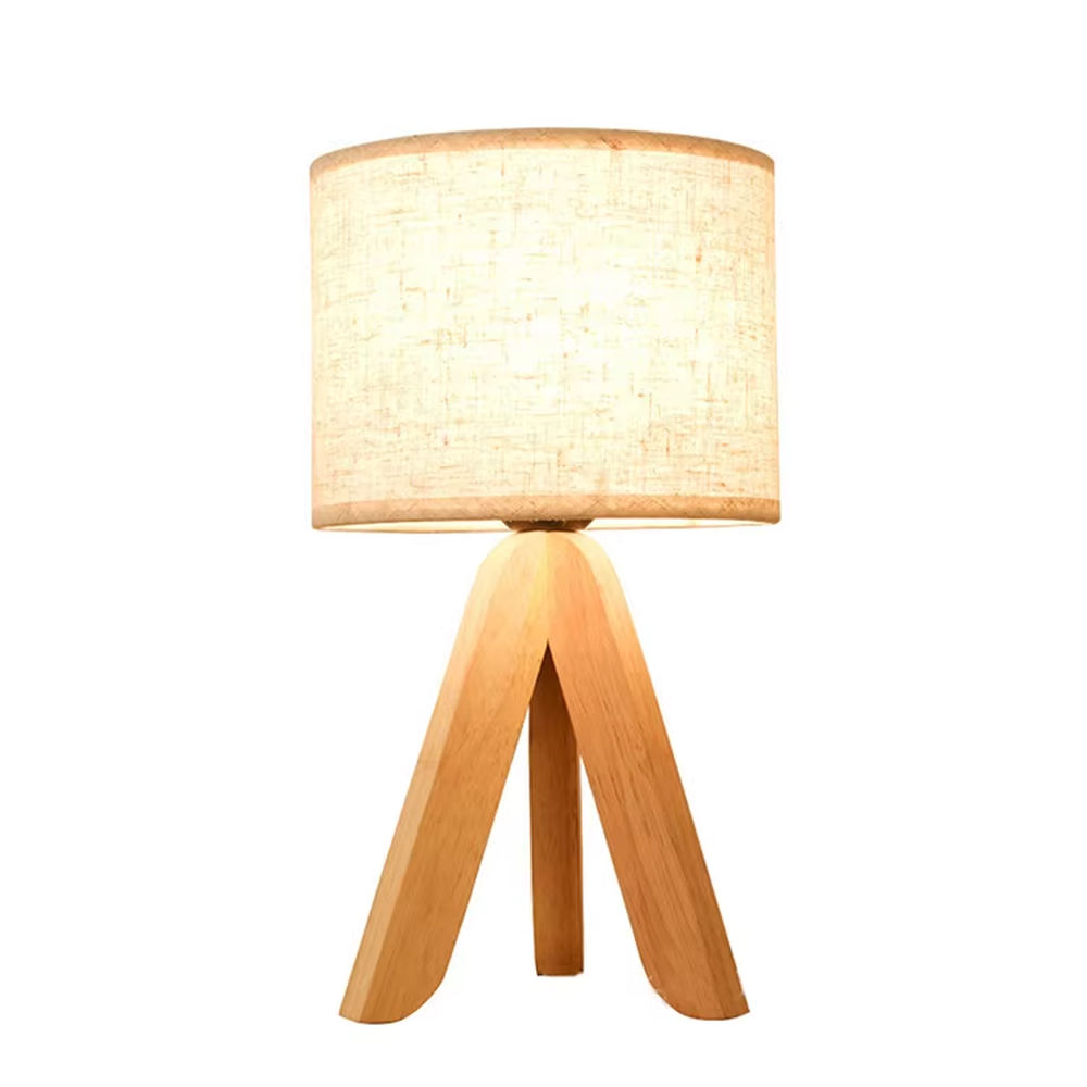 Natural minimalist-style wooden tripod table lamp, beige linen lampshade + solid wood stand, soft and warm lighting, creating a comfortable natural atmosphere.