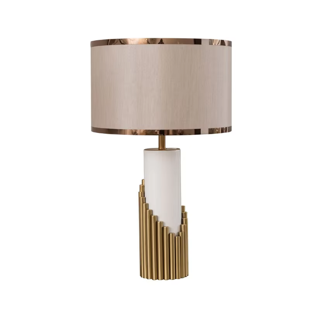This is a light luxury-style gold and white metal fabric table lamp, with a golden staggered metal column base, paired with a white cylinder and a beige fabric lampshade (golden edging). It features a minimalist light luxury design, with warm and soft lighting. It is used for local desktop lighting and decoration, creating a light luxury and warm atmosphere. Suitable for light luxury-style bedroom bedside tables, modern minimalist living room side tables, high-end hotel guest rooms and other places.