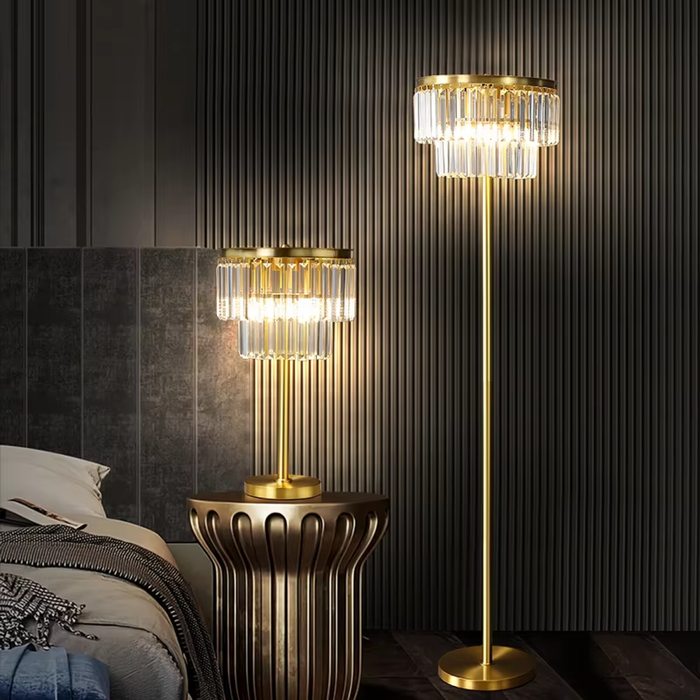 Light luxury golden metal crystal table lamp, multi-layer transparent crystal pendant lampshade + golden base, brilliant and soft lighting, creating a high-end elegant atmosphere.