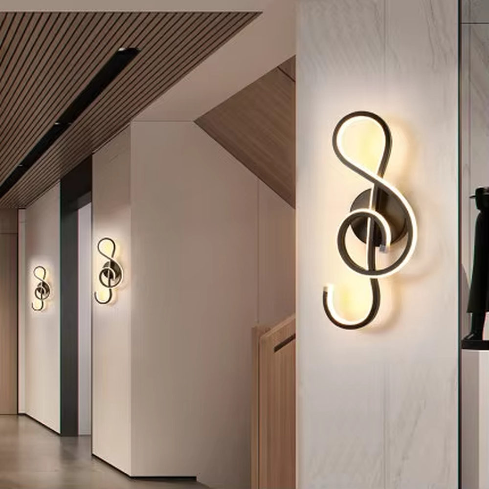 This is a modern minimalist spiral-shaped wall lamp, designed with a metal frame and warm light strip, featuring a flexible and linear shape, and showing a stylish and elegant look under warm light. It is used to decorate the wall and provide local lighting, with both aesthetics and practicality. It is suitable for modern home bedrooms, living room feature walls, hotel guest room bedside walls, high-end apartment corridors and other places.