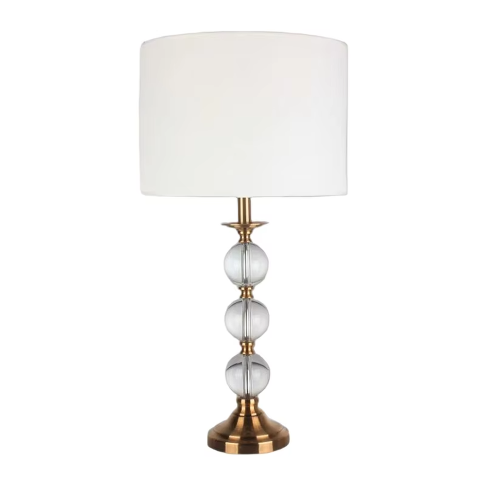 This is a light luxury exquisite crystal ball column table lamp, with a golden metal base and connectors, paired with transparent crystal balls and a white fabric round lampshade. It features a light luxury and exquisite design, with warm and soft lighting. It is used for local desktop lighting and decoration, creating a light luxury elegant atmosphere. Suitable for light luxury-style bedroom bedside tables, modern minimalist living room side tables, high-end hotel guest rooms and other places.