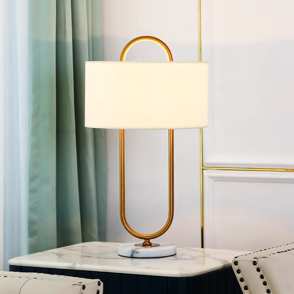 Light luxury golden vine-clustered art chandelier, golden metal vine shape + soft warm light, creating a natural art light luxury atmosphere.