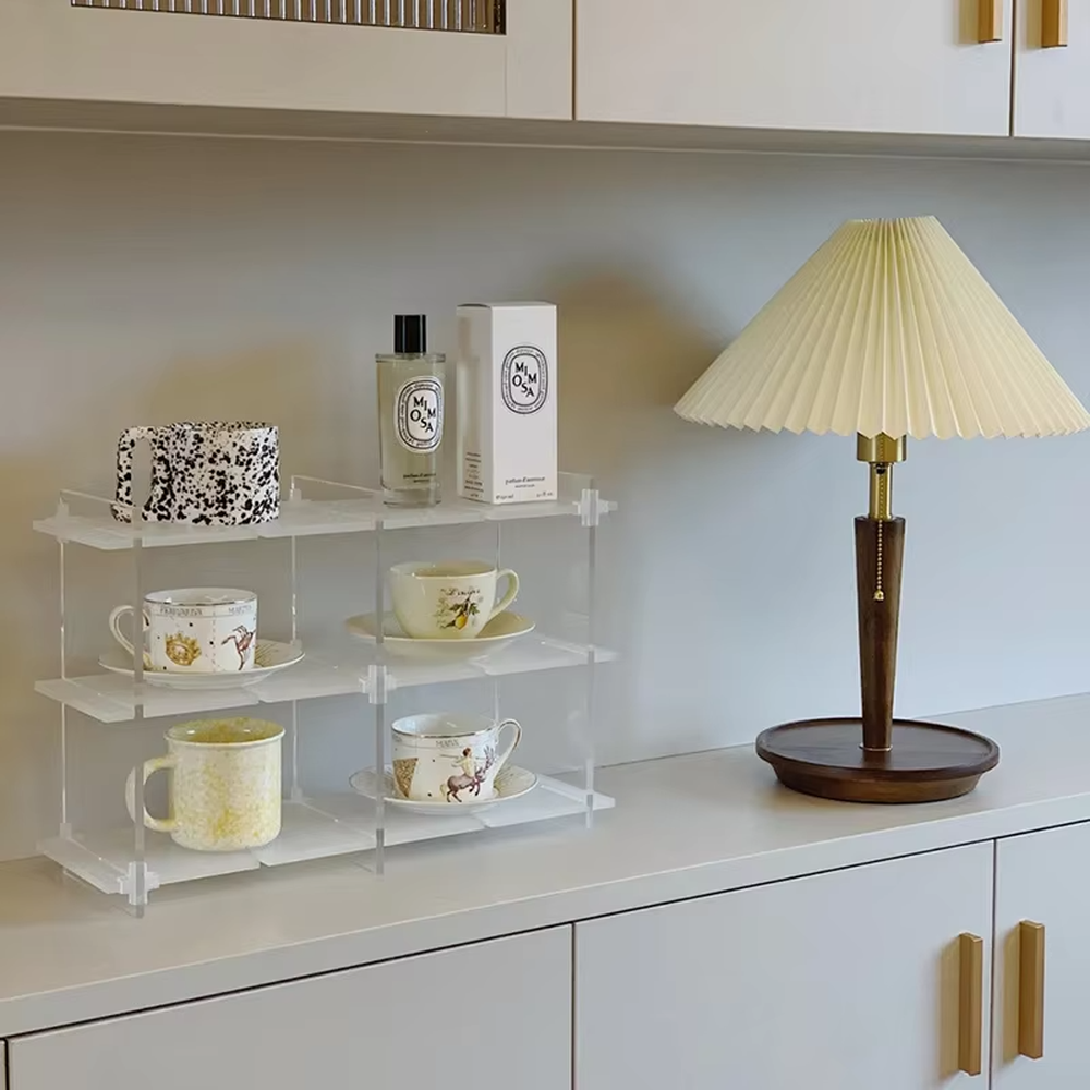 Vintage Nordic pleated fabric table lamp, with an off-white pleated fabric lampshade paired with a dark brown wood and gold metal spliced lamp pole, featuring a pull-cord switch, emitting soft and warm light, combining decorativeness and practicality, suitable for lighting and decoration in spaces such as bedroom nightstands, living room side tables, and B&B guest rooms.