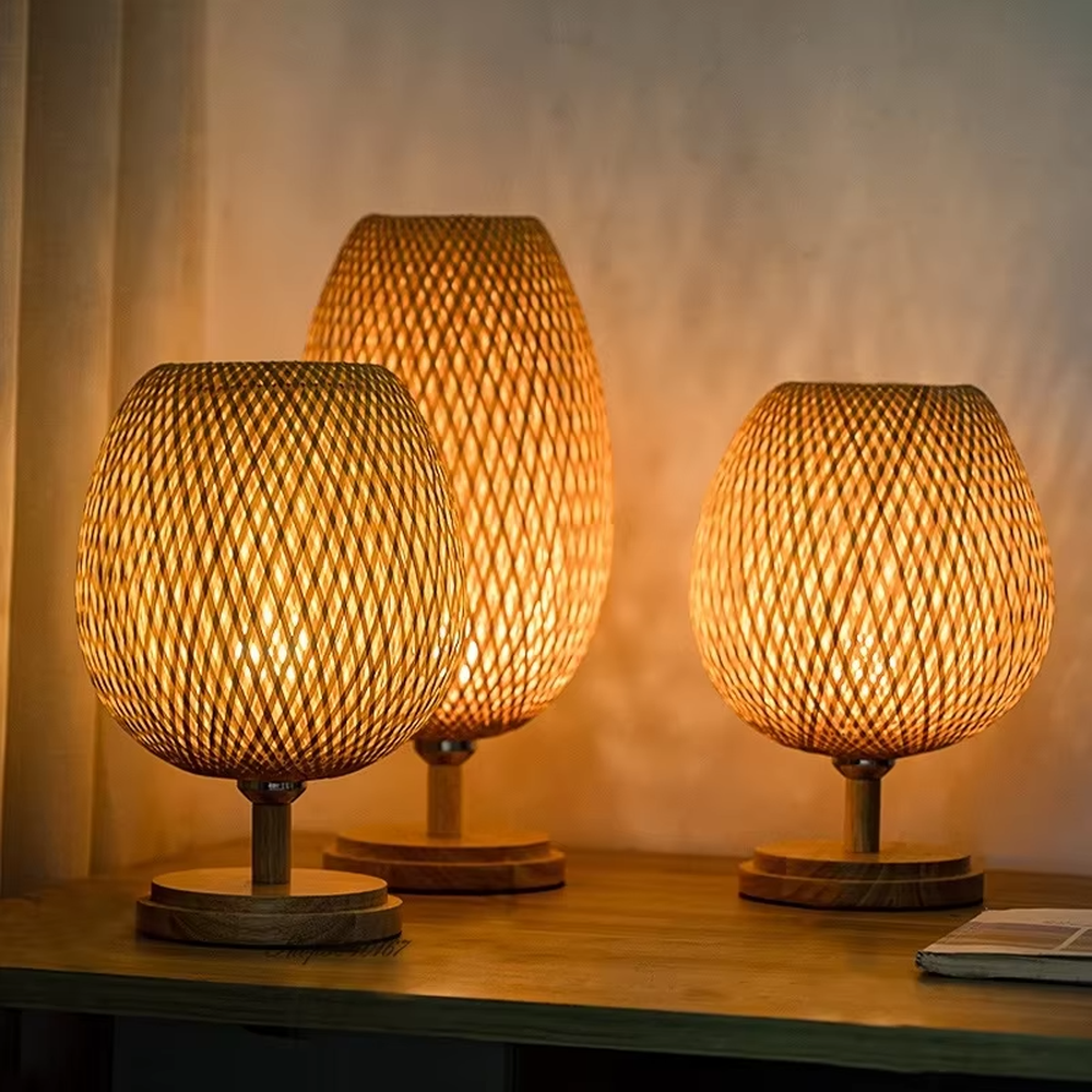 Japanese wabi-sabi style bamboo woven table lamp, hand-woven mesh lampshade paired with solid wood base, available in egg/water drop shapes, soft and warm light, designed to enhance the natural healing atmosphere of spaces, suitable for bedroom nightstands, homestay guest rooms, tea rooms, zen spaces, etc.