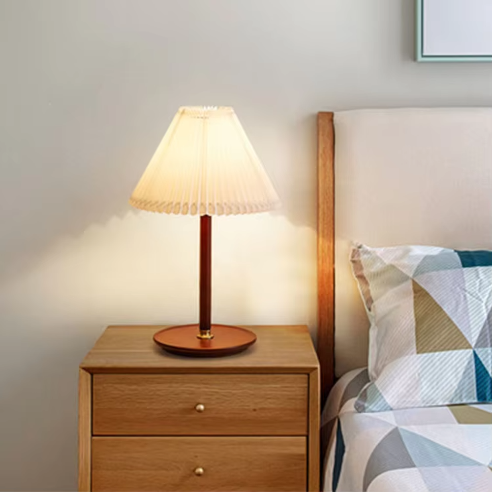 Nordic-style wooden pleated table lamp, with a light wood lamp pole and base paired with an orange pleated fabric lampshade, providing soft and warm light, designed to enhance the cozy atmosphere of spaces, suitable for bedroom nightstands, living room side tables, homestay guest rooms, etc.