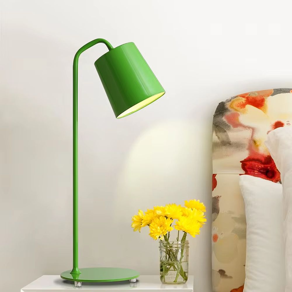 Modern minimalist bright green curved-arm metal floor lamp, bright metal material + warm light effect, creating a fresh and vibrant home atmosphere.
