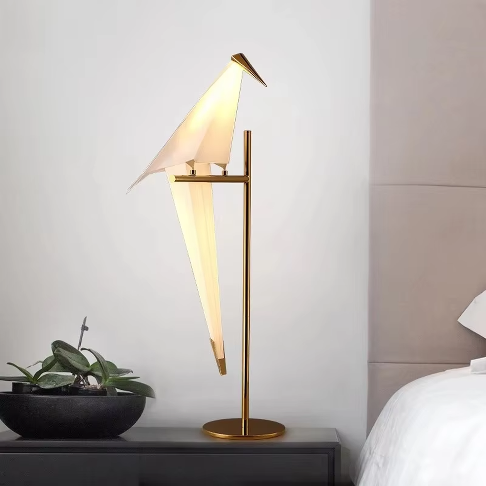 Light luxury art origami crane-shaped table lamp, golden metal stand + translucent origami crane lampshade + warm light effect, creating an elegant artistic home atmosphere.