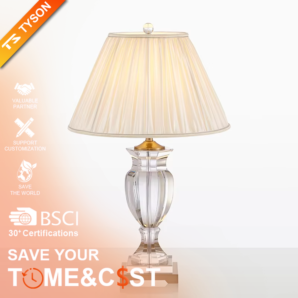Light luxury crystal table lamp, with a transparent cut crystal column base, gold metal details and a beige pleated fabric lampshade for soft and eye-protective lighting, designed to enhance the elegant atmosphere of spaces, suitable for bedroom nightstands, living room side tables, hotel guest rooms, etc.