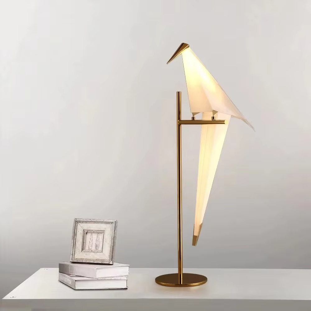 Light luxury art origami crane-shaped table lamp, golden metal stand + translucent origami crane lampshade + warm light effect, creating an elegant artistic home atmosphere.
