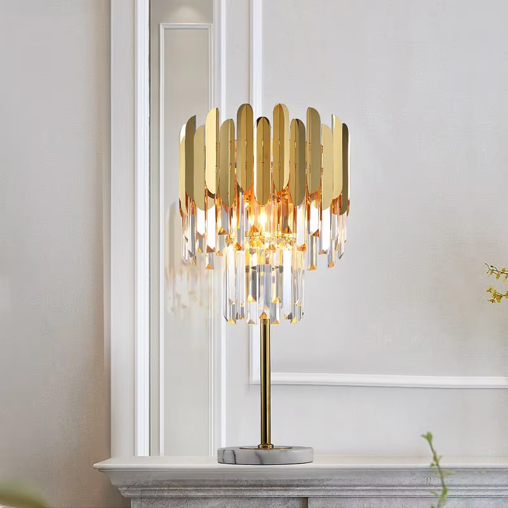 Light luxury crystal metal table lamp, with gold metal sheets and multi-layer crystal pendants, featuring brilliant and gorgeous light refraction, designed to enhance the luxurious atmosphere of spaces, suitable for high-end scenarios such as bedroom nightstands, living room entrances, and hotel guest rooms