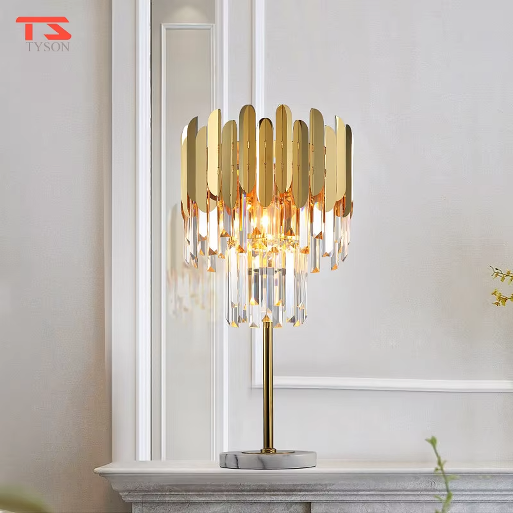 Light luxury crystal metal table lamp, with gold metal sheets and multi-layer crystal pendants, featuring brilliant and gorgeous light refraction, designed to enhance the luxurious atmosphere of spaces, suitable for high-end scenarios such as bedroom nightstands, living room entrances, and hotel guest rooms