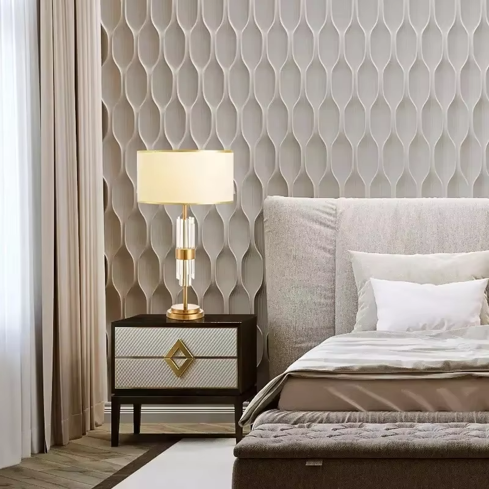 Light luxury style crystal and metal segmented table lamp, featuring transparent crystal columns paired with gold metal accessories, and an off-white fabric lampshade with a gold trim at the bottom. It emits soft and warm light, combining decorativeness and practicality, suitable for lighting and decoration in spaces such as bedroom nightstands, living room side tables, and hotel guest rooms.