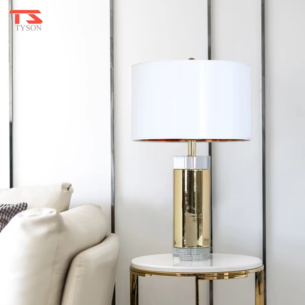 Modern Light Luxury Gold & Crystal Table Lamp, White Cylindrical Fabric Lampshade (Gold Interior), Gold Metal and Transparent Crystal Combined Lamp Body, Serves Both Lighting and Decorative Purposes, Ideal for Bedrooms, Living Rooms, Studies, Hotel Guest Rooms, etc.
