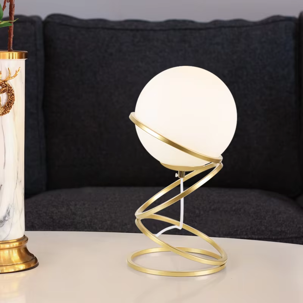 This is a light luxury spiral metal stand table lamp, with a gold spiral design paired with a white spherical frosted lampshade, featuring both decorative and lighting functions, ideal for modern indoor scenarios such as living room side tables and bedroom nightstands.
