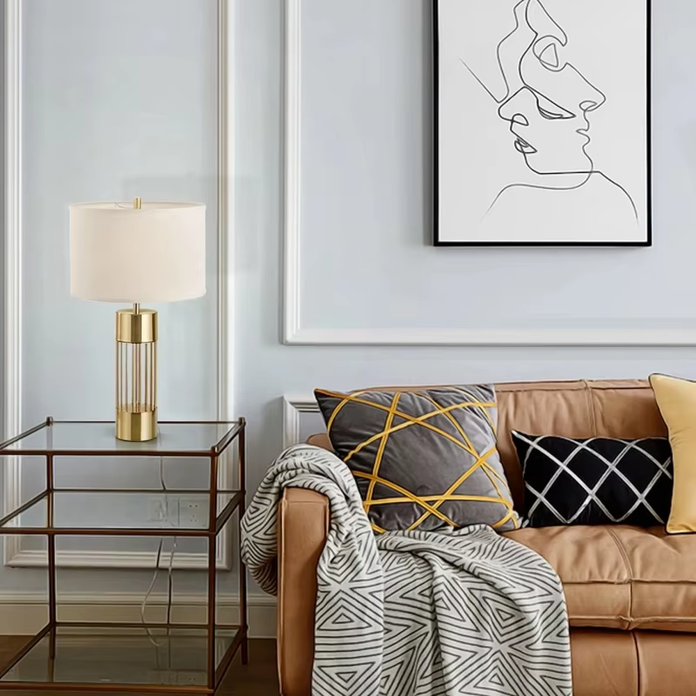 Light luxury gold grid cylinder table lamp (gold grid base + fabric lampshade), warm light effect, creating a high-end minimalist home atmosphere.