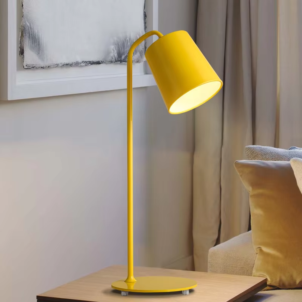 Modern minimalist bright green curved-arm metal floor lamp, bright metal material + warm light effect, creating a fresh and vibrant home atmosphere.