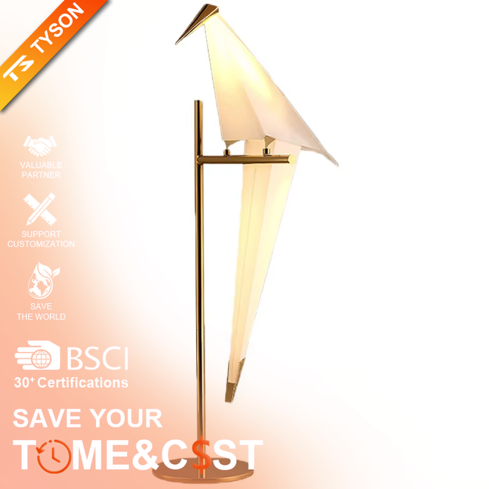 Light luxury art origami crane-shaped table lamp, golden metal stand + translucent origami crane lampshade + warm light effect, creating an elegant artistic home atmosphere.