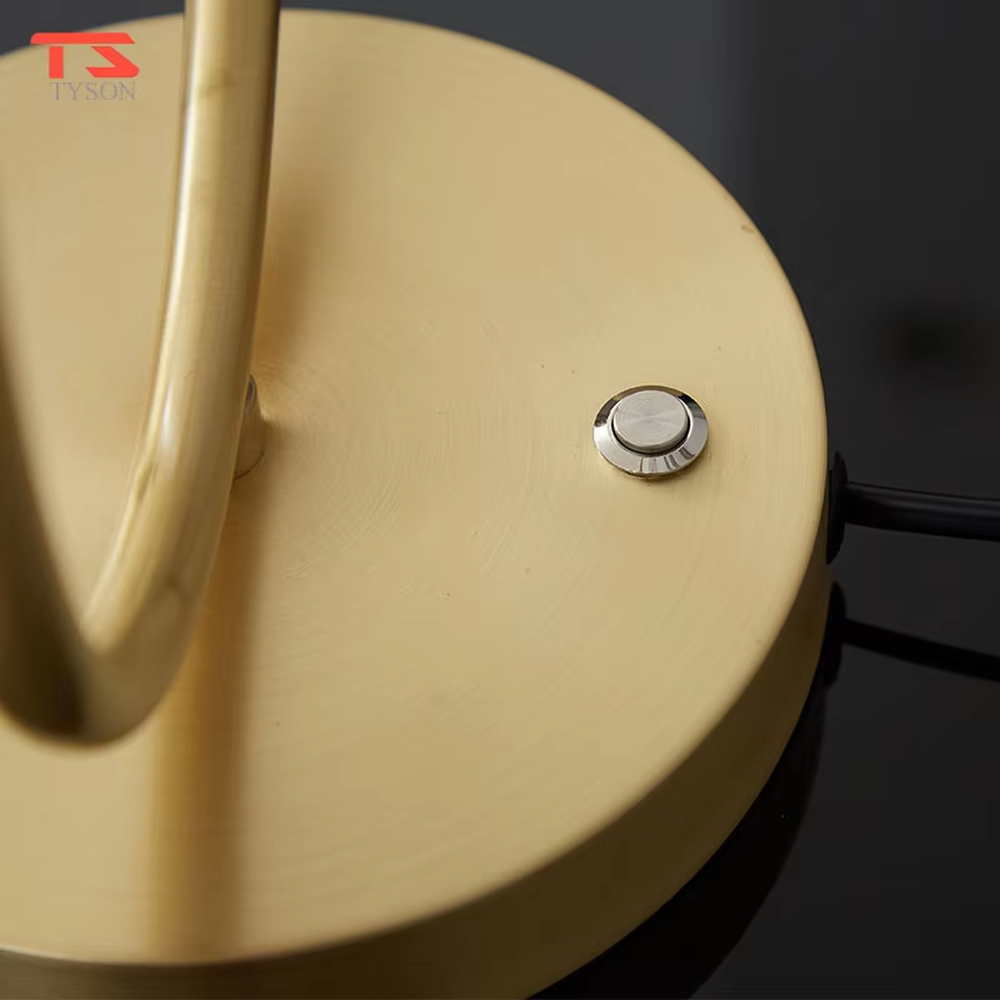 Modern minimalist oval-frame spherical table lamp, with a black metal oval frame paired with a milky white luminous bulb, emitting soft and even light, combining decorativeness and practicality, suitable for lighting and decoration in spaces such as bedroom nightstands, living room side tables, and office desks.