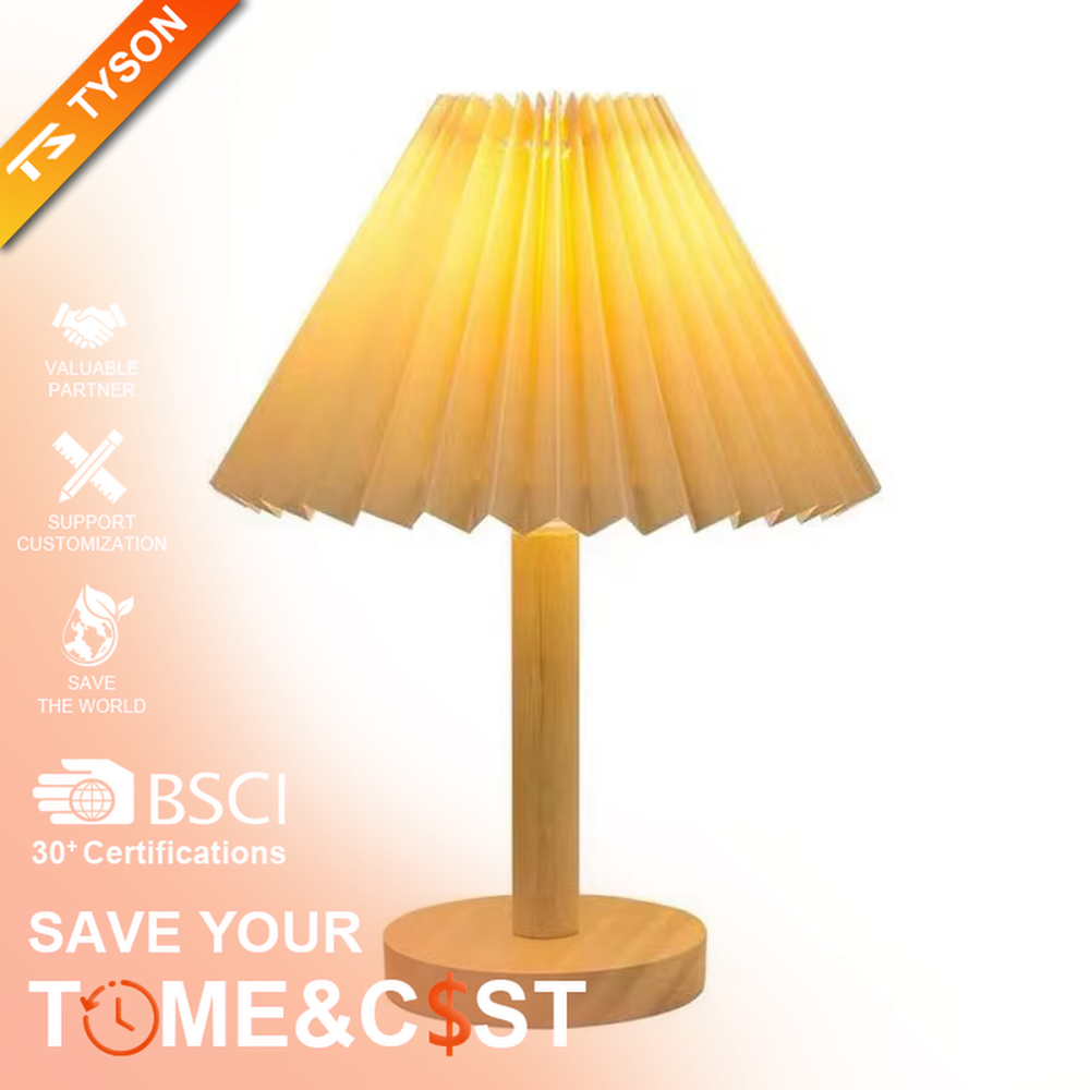 Vintage floral origami table lamp (wooden base + printed origami lampshade), warm light effect, creating a warm and vintage home atmosphere.