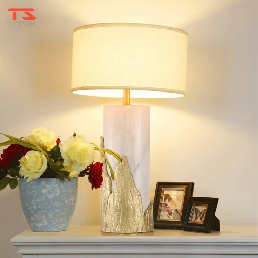New Chinese Light Luxury Mountain Pattern Marble Table Lamp, Off-White Fabric Lampshade (Gold Interior), White Marble Lamp Body with Gold Mountain-Shaped Base, Serves Both Lighting and Decorative Purposes, Ideal for Bedrooms, Living Rooms, Studies, Hotel Guest Rooms, etc.