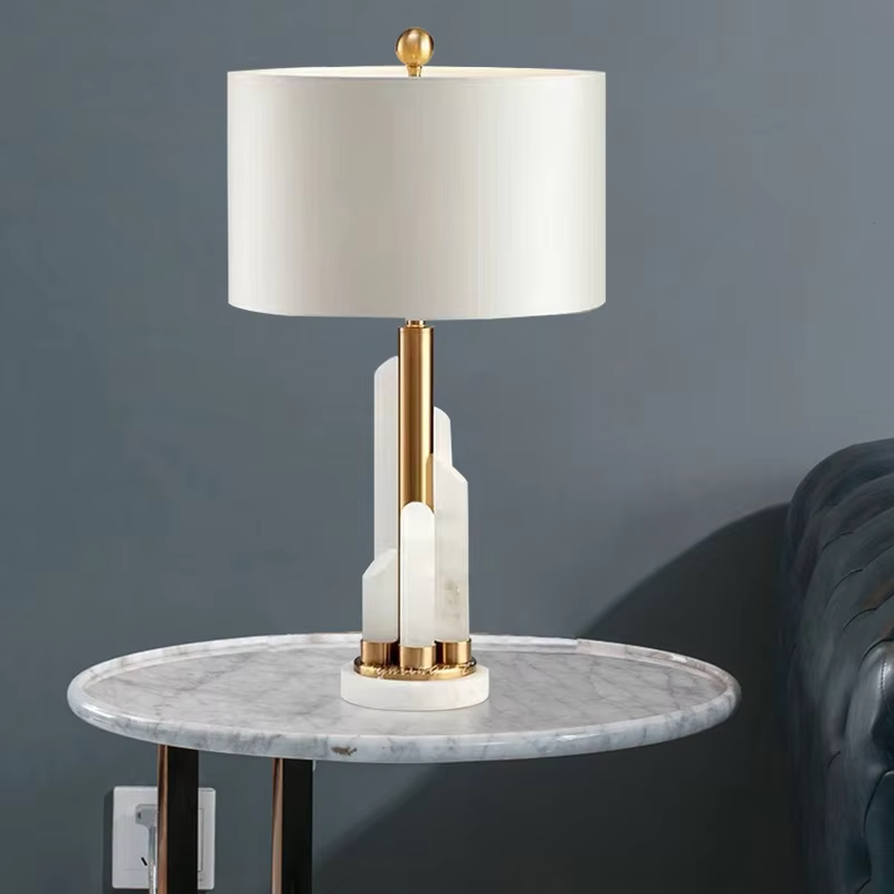 Light luxury crystal stone gold accessory table lamp (crystal column + gold accessories + marble base), warm light effect, creating an elegant and high-end home atmosphere.
