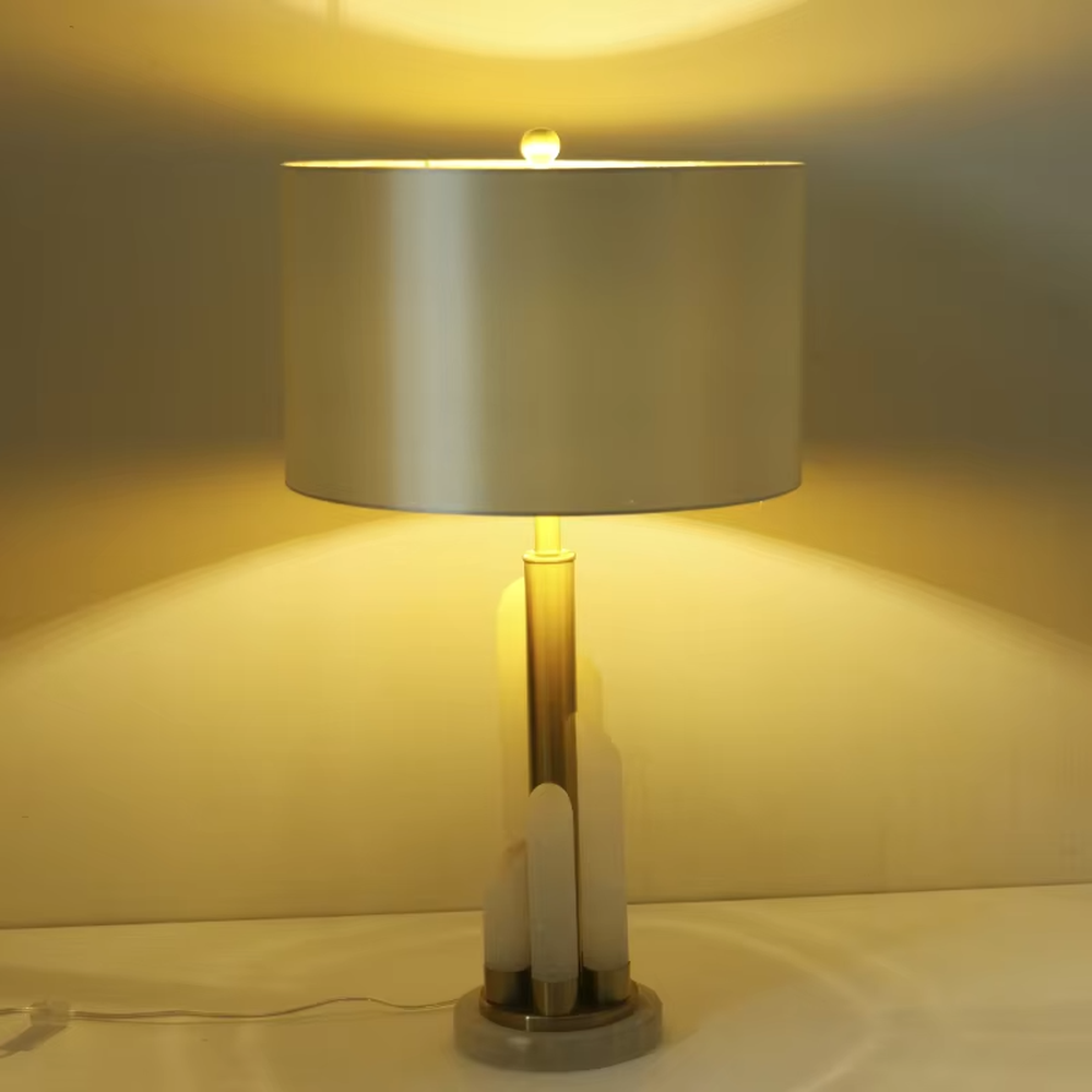 Light luxury crystal stone gold accessory table lamp (crystal column + gold accessories + marble base), warm light effect, creating an elegant and high-end home atmosphere.